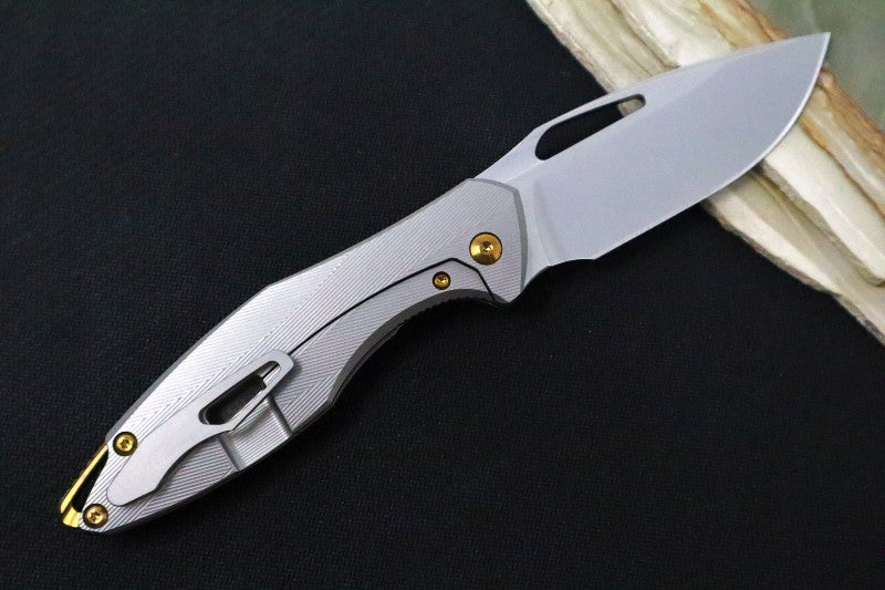 Koenig Arius Flipper Delete- Burnished Blade w/ Polished Flats - Patterned Titanium Handle - Bronze Accents (Gen 4) AR21211331 - Northwest Knives