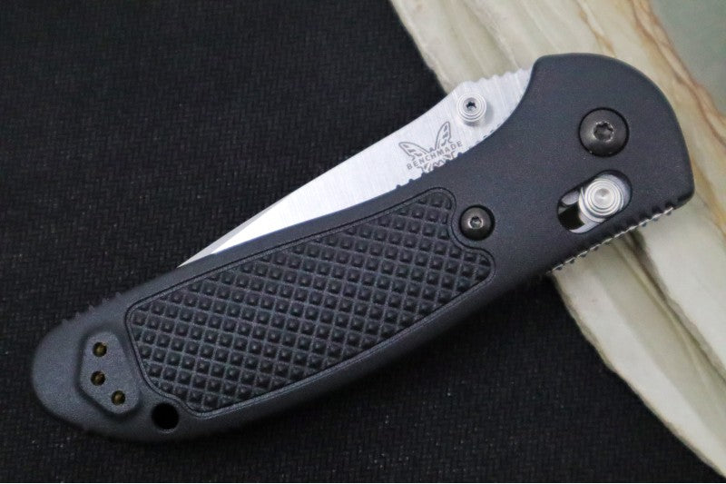 Benchmade 551-S30V Griptilian - Satin Blade / Black Handle