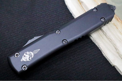 Microtech Ultratech Hellhound Signature Series OTF - Black Anodized Aluminum Handle / Damascus Hellhound Blade / Ringed Hardware 119-16S