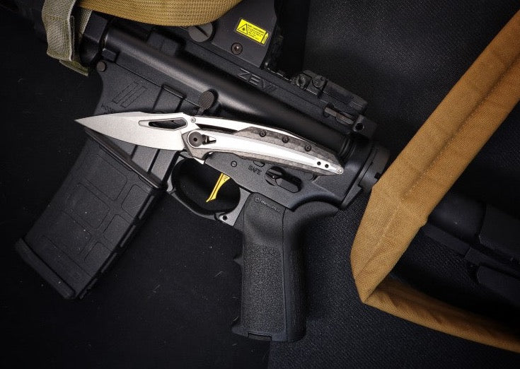 Zero Tolerance 0990 - CPM-20CV Steel / Spear Point Blade / Carbon Fiber & Steel Handle